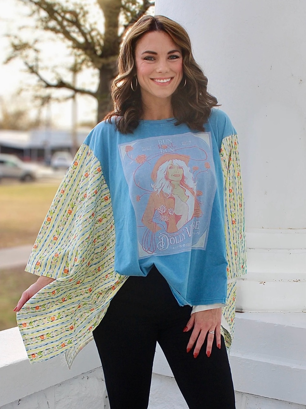✨ NWT BlueVelvet Dolly Parton Upcycled Inspired Poncho Top ✨
Size L/XL